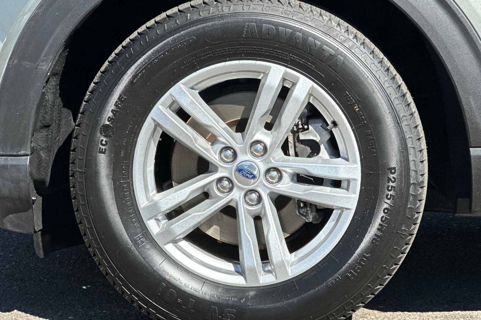 2020 Ford Explorer XLT photo 25