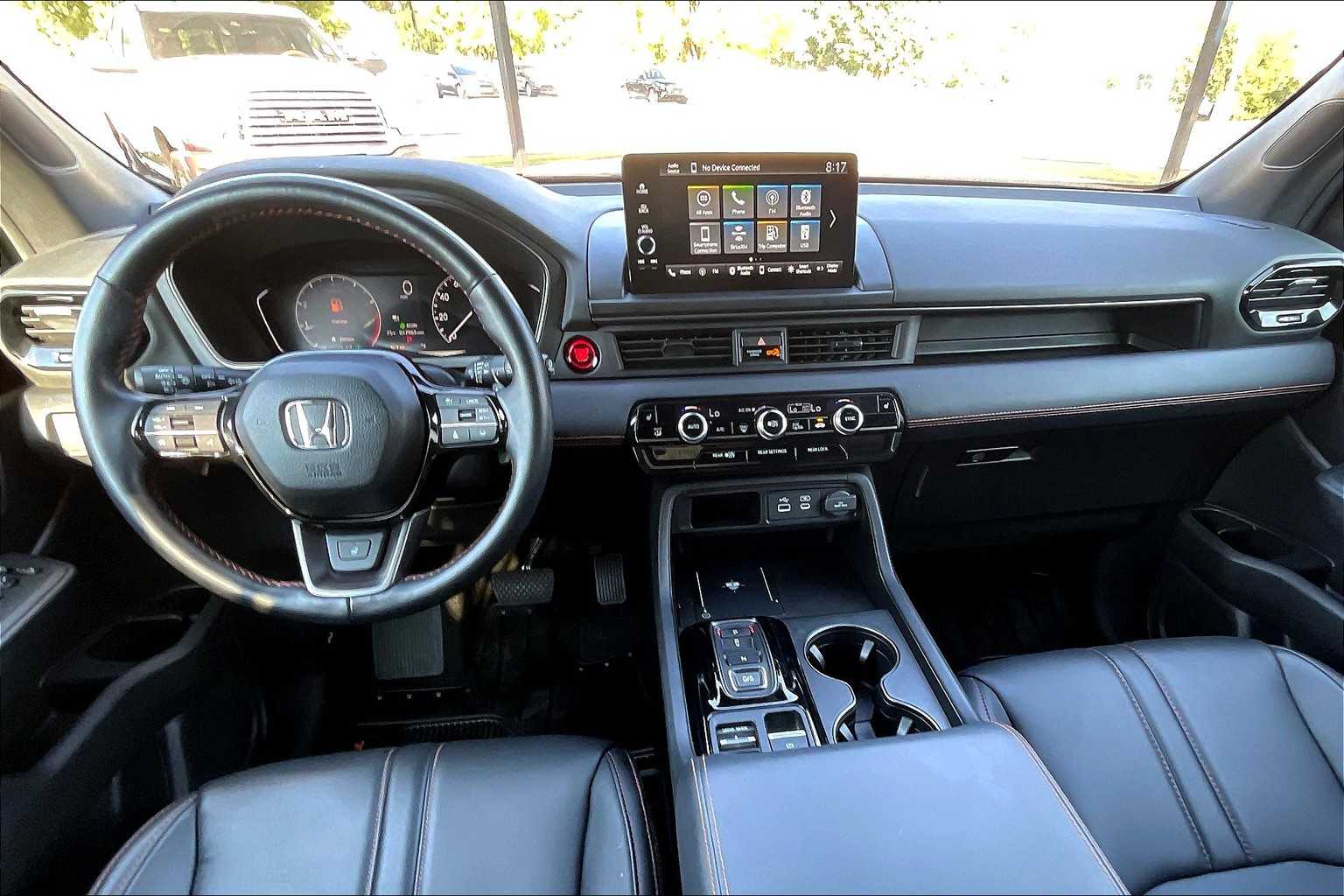 2025 Honda Pilot TrailSport photo 13