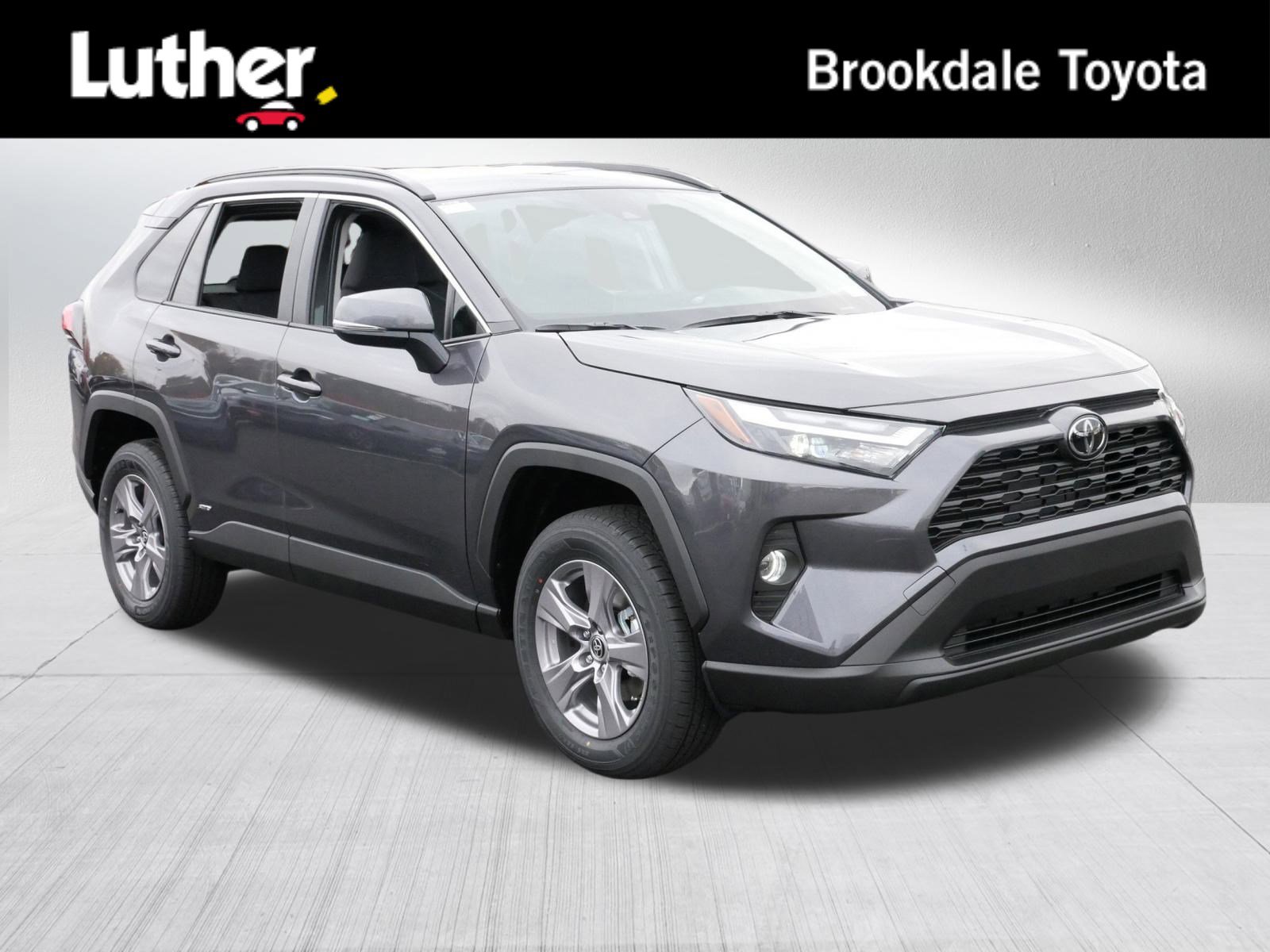2025 Toyota RAV4 XLE's photo