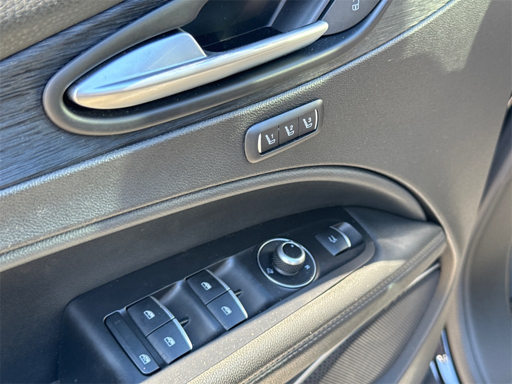 2020 Alfa Romeo Stelvio Base photo 8