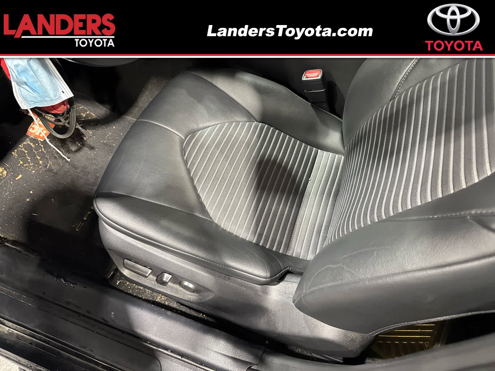 2023 Toyota Camry SE's photo