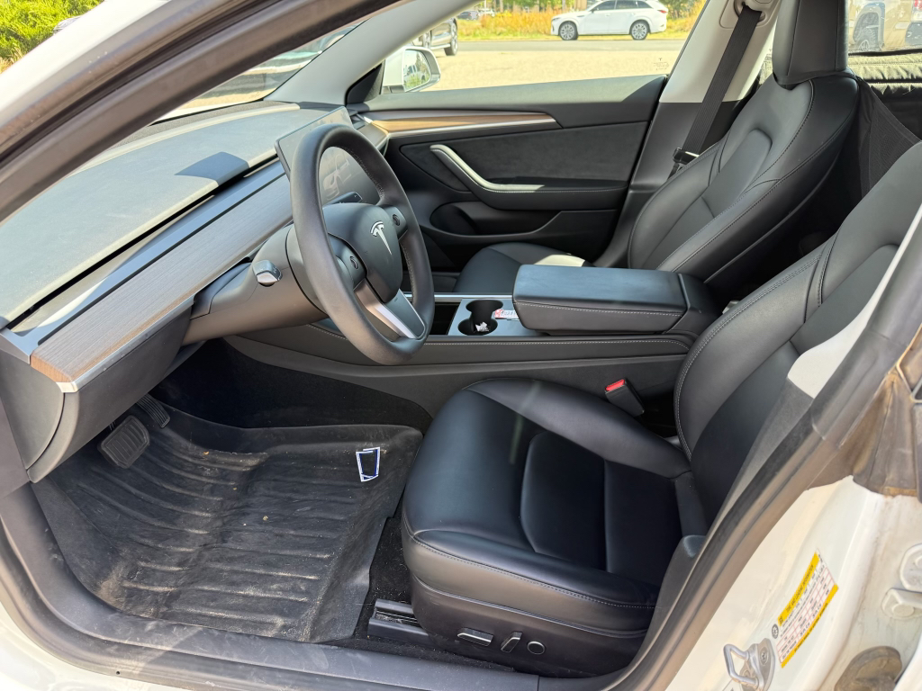 2023 Tesla Model 3 photo 2