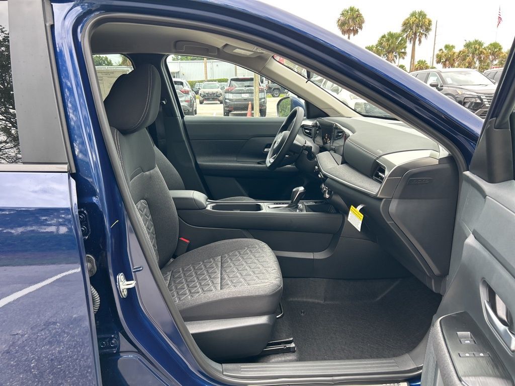 2025 Nissan Kicks SV photo 30