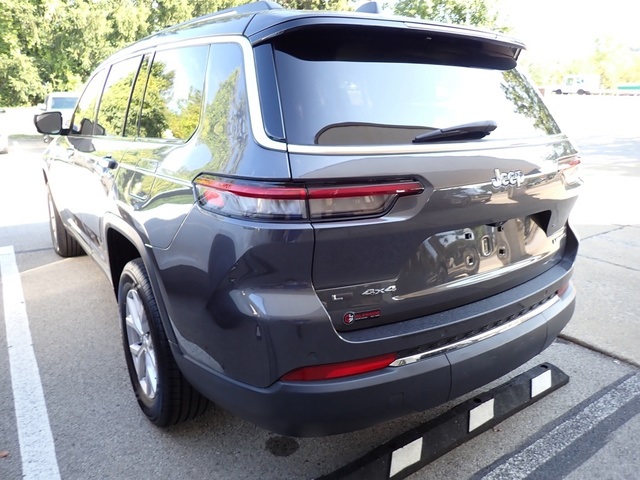 2022 Jeep Grand Cherokee Limited photo 3
