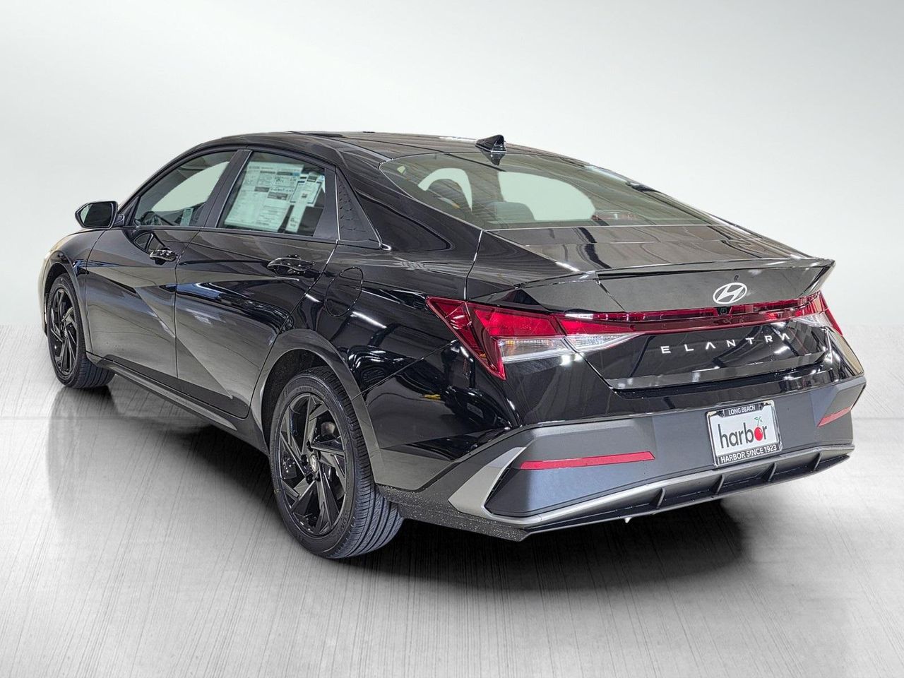 2026 Hyundai Elantra SEL Sport photo 3