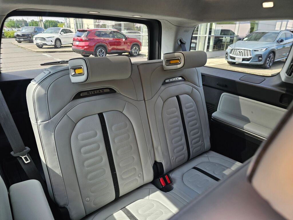 2023 Rivian R1S Adventure photo 16