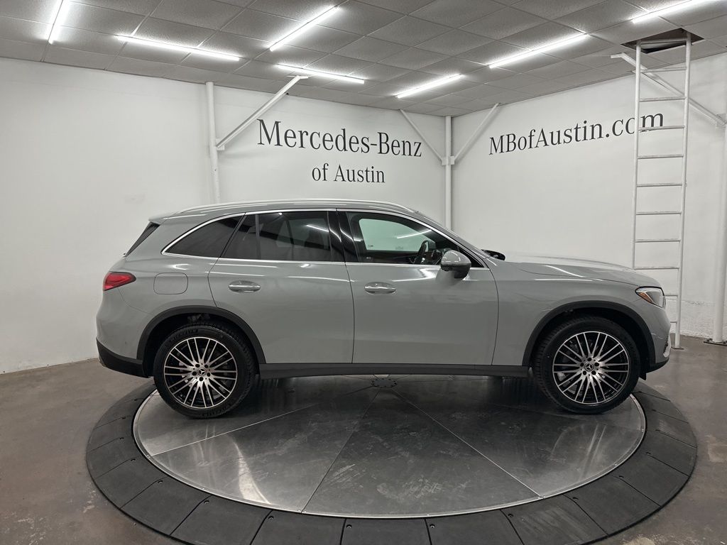 2026 Mercedes Benz GLC 300 photo 5