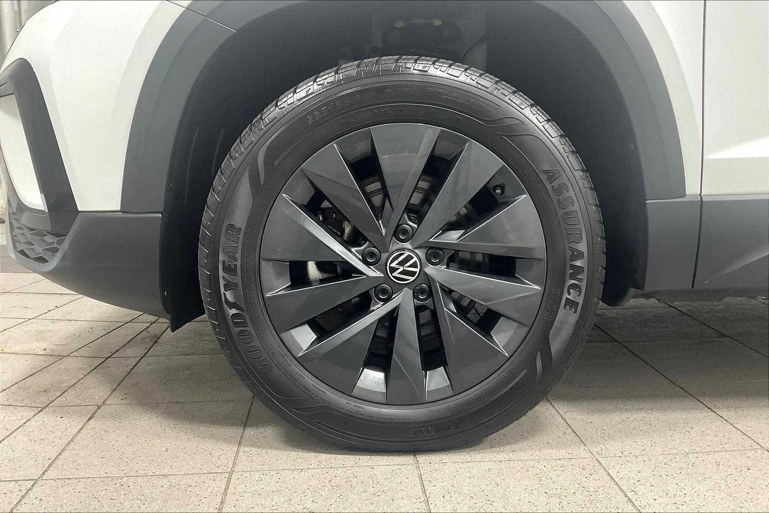 2022 Volkswagen Taos S photo 3