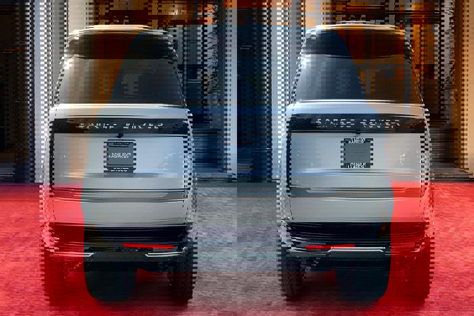 2025 Land Rover Range Rover SE photo 2
