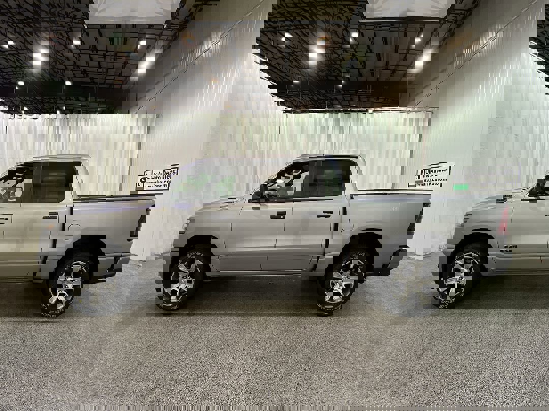 2025 Ram 1500 Tradesman photo 3