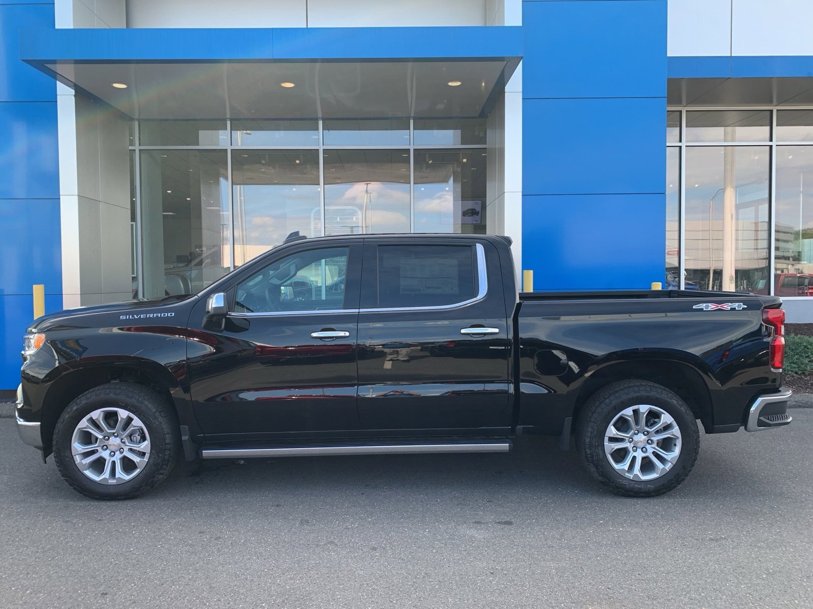 2025 Chevrolet Silverado 1500 LTZ photo 8