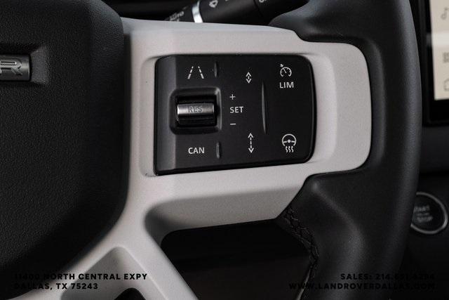 2025 Land Rover Defender 110 S photo 17
