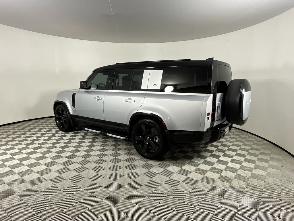 2023 Land Rover Defender 130 X-Dynamic SE photo 3