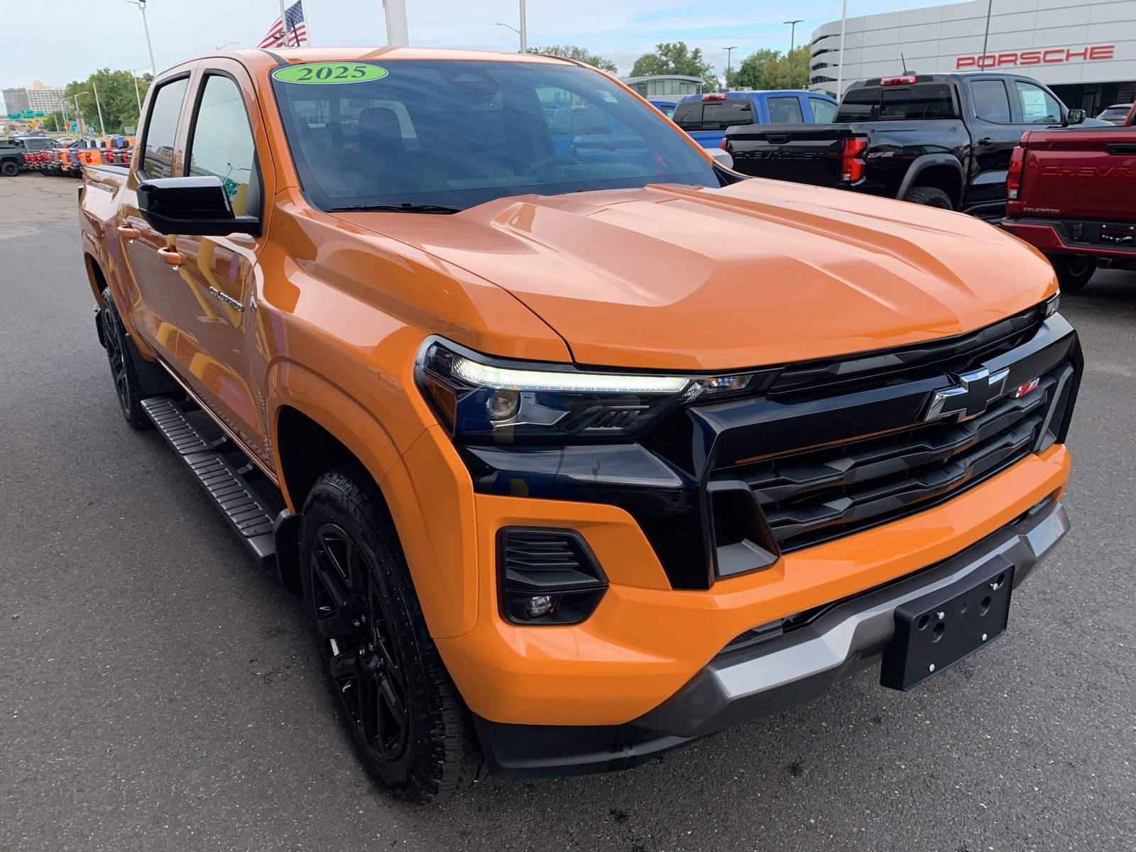 2025 Chevrolet Colorado Z71 photo 3
