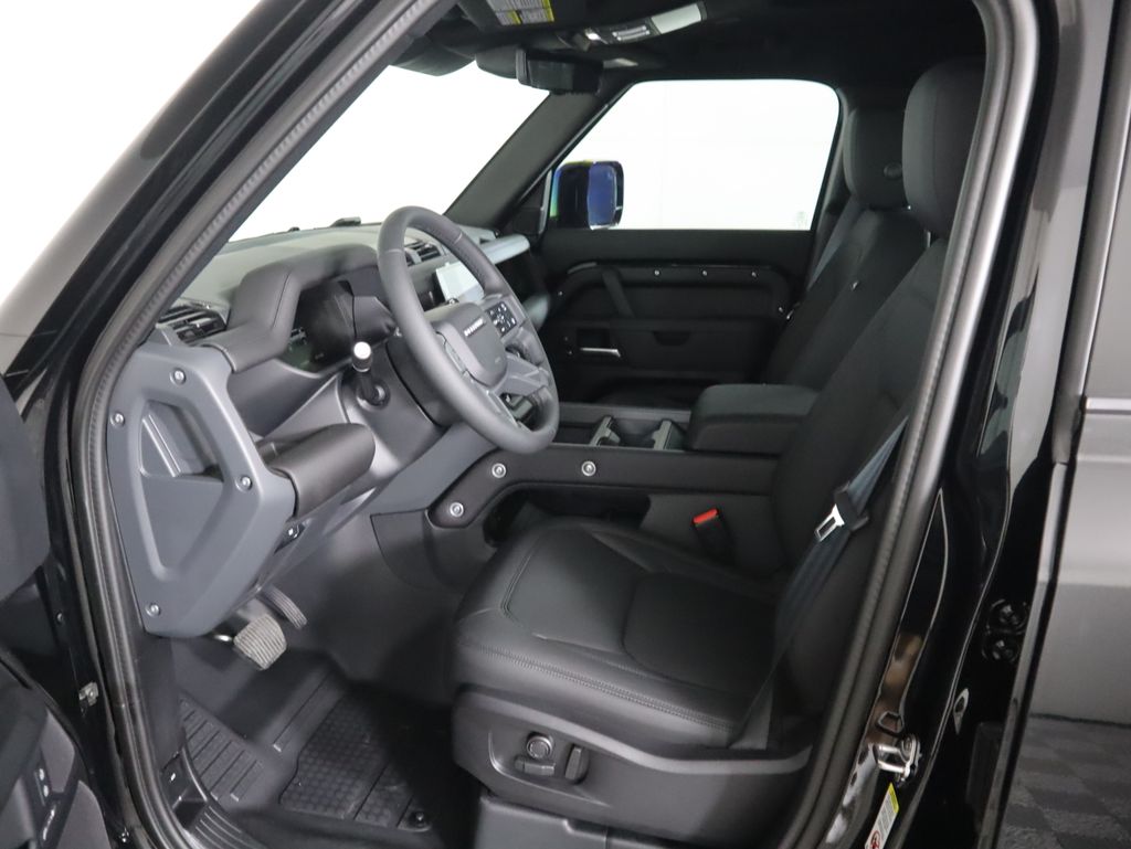 2025 Land Rover Defender 110 S photo 18