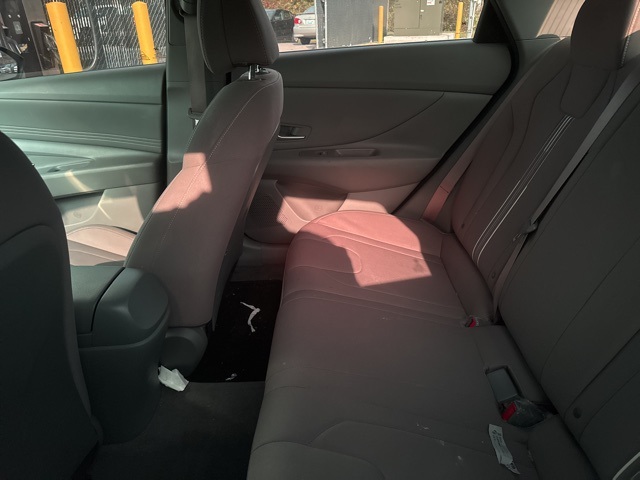 2023 Hyundai Elantra SEL Convenience photo 5