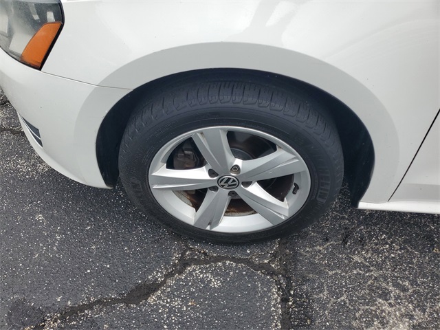 2012 Volkswagen Passat SE photo 5