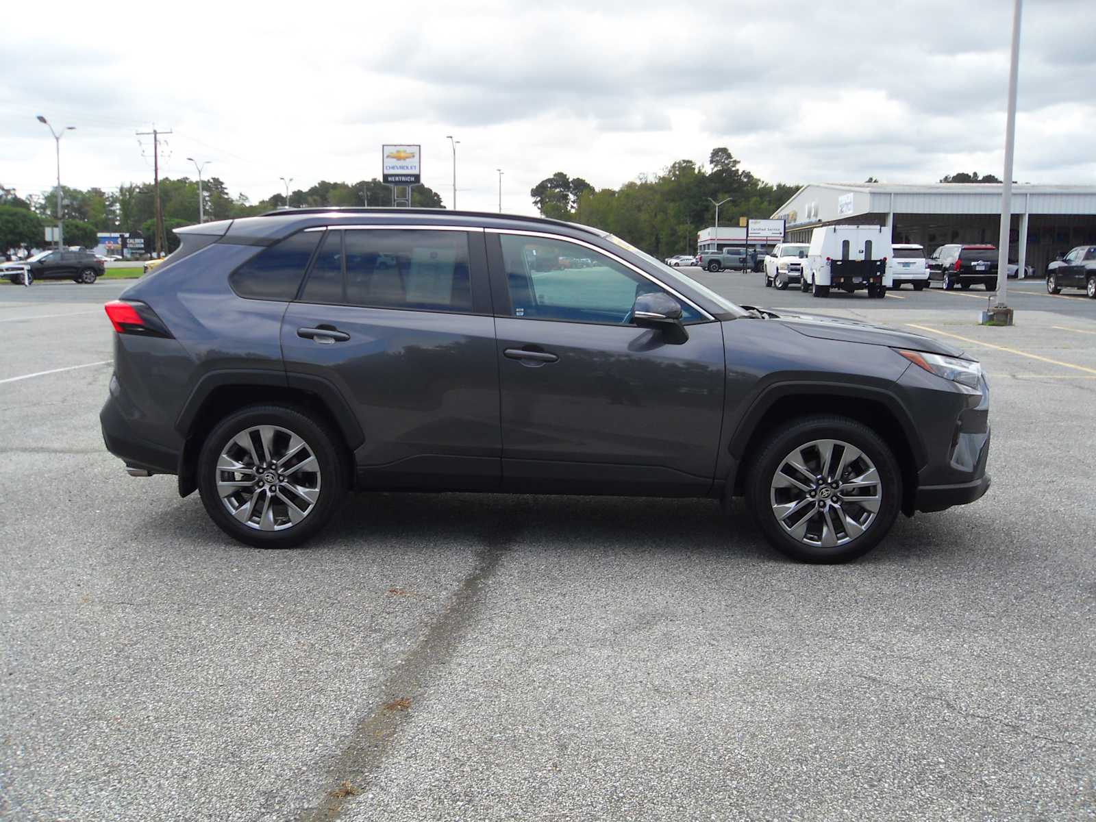 2024 Toyota RAV4 XLE Premium photo 6