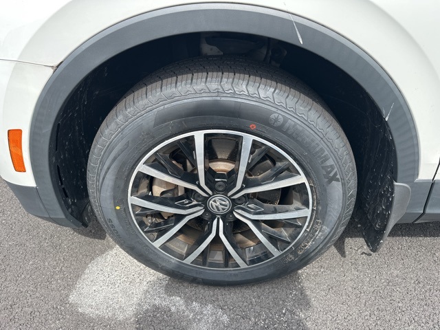 2021 Volkswagen Tiguan SE photo 2