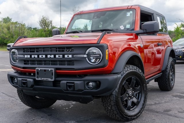 2024 Ford Bronco 2-Door Black Diamond's photo