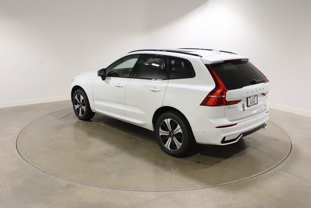 2025 Volvo XC60 Hybrid T8 Plus photo 4