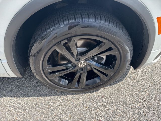 2024 Volkswagen Tiguan SE R-Line Black photo 9