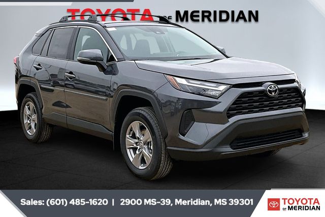 2025 Toyota RAV4 XLE's photo