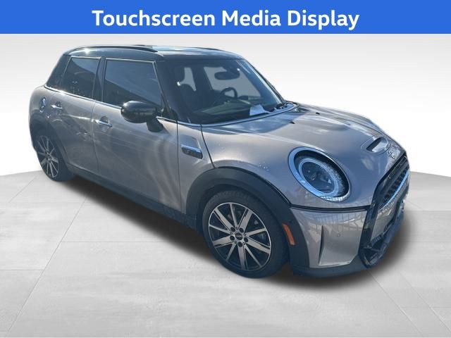 2022 Mini Cooper 4 Door Hardtop Signature photo 2