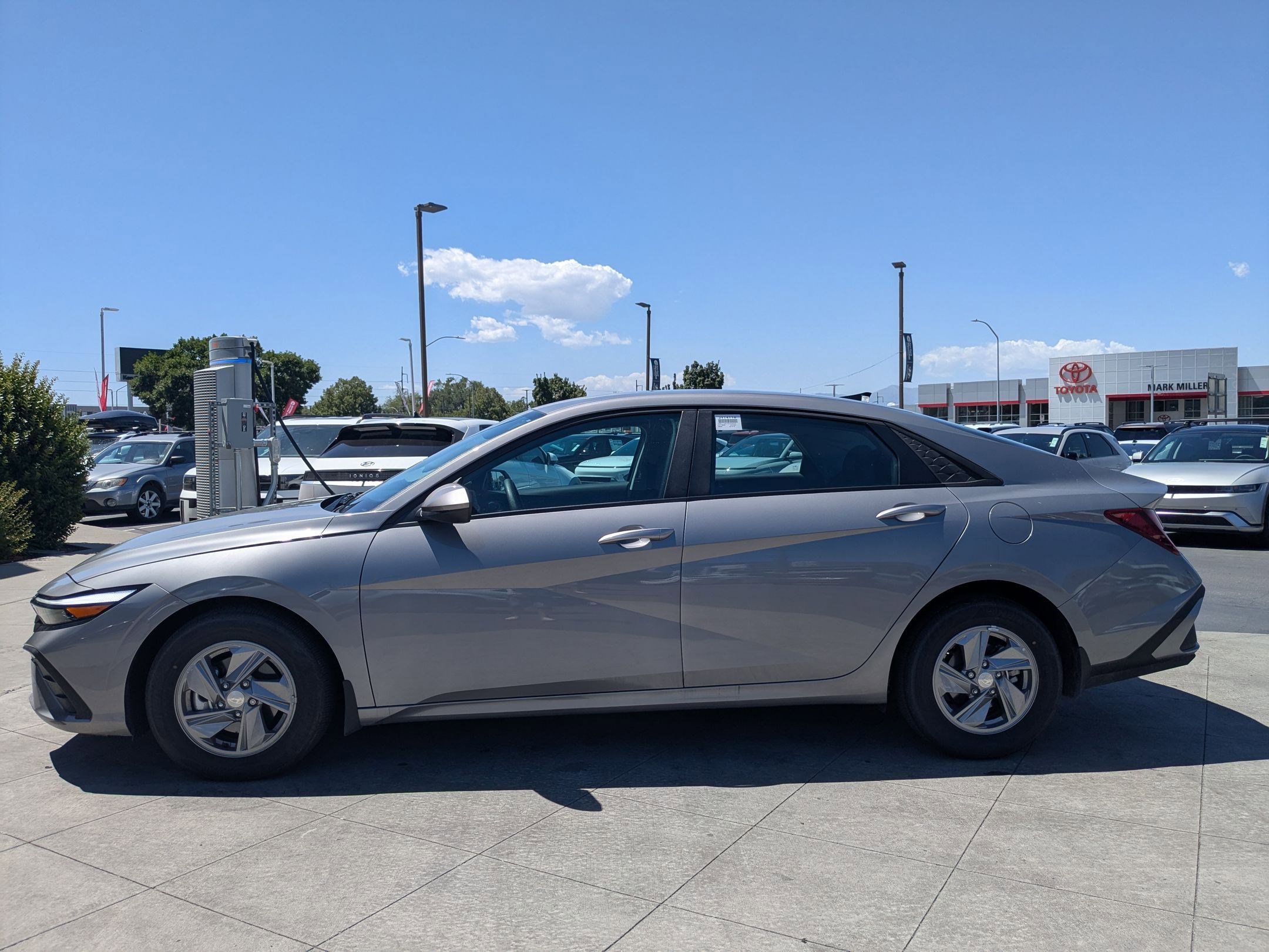 2024 Hyundai Elantra SE photo 6