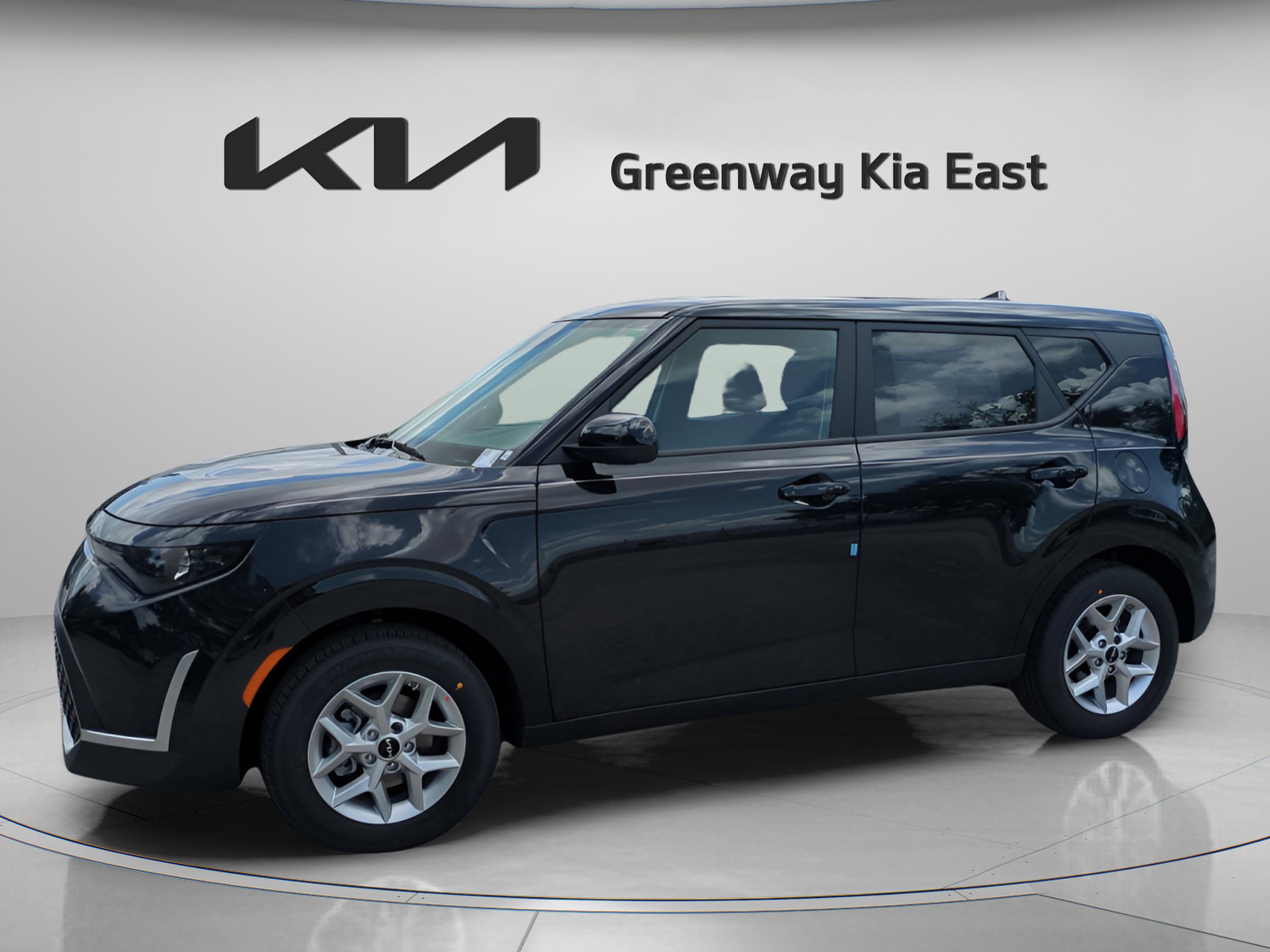 2025 Kia Soul LX photo 3