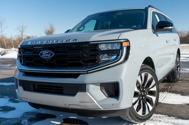 2025 Ford Expedition Platinum's photo