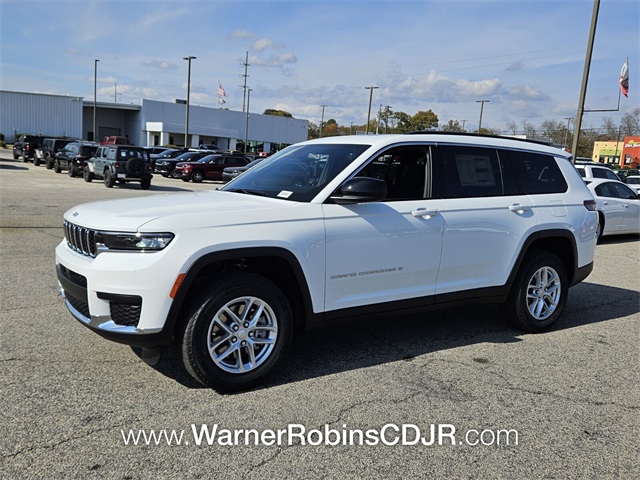 2025 Jeep Grand Cherokee Laredo X photo 2