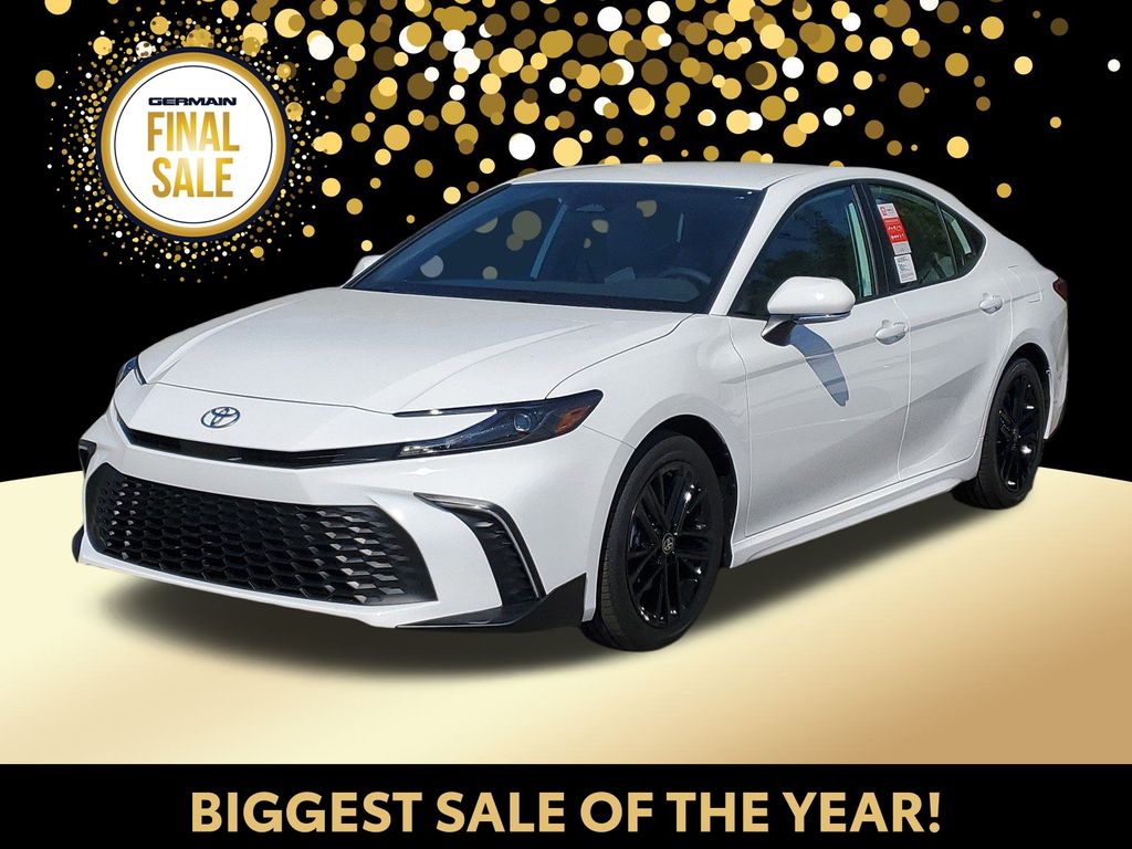 2025 Toyota Camry SE's photo