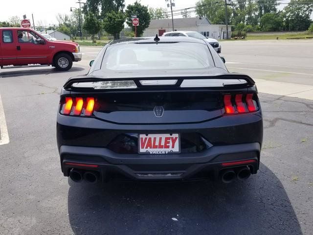 2025 Ford Mustang Dark Horse Premium photo 4