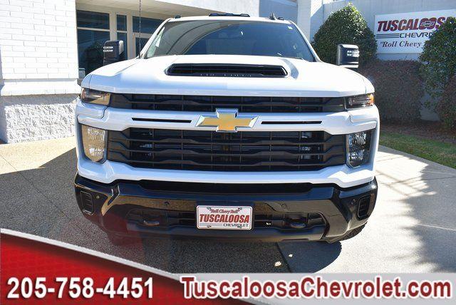 2025 Chevrolet Silverado 2500HD Custom photo 3