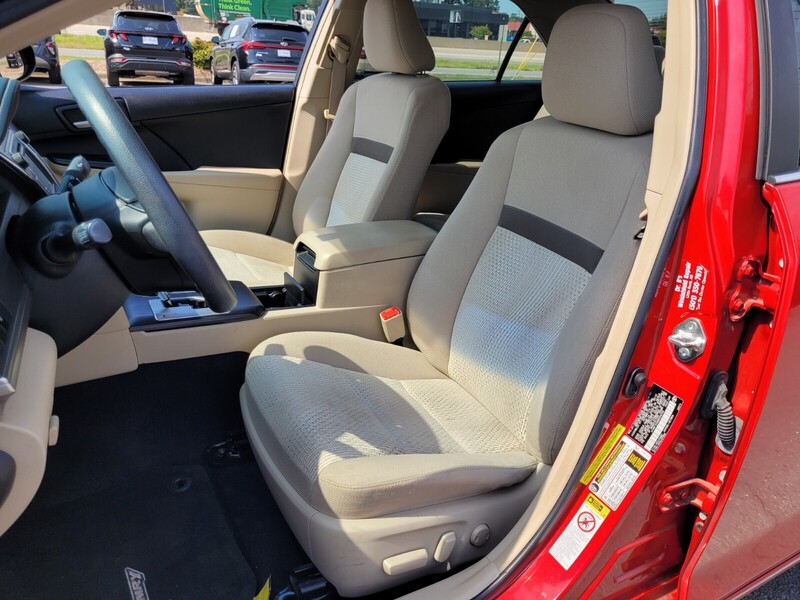 2013 Toyota Camry LE photo 5