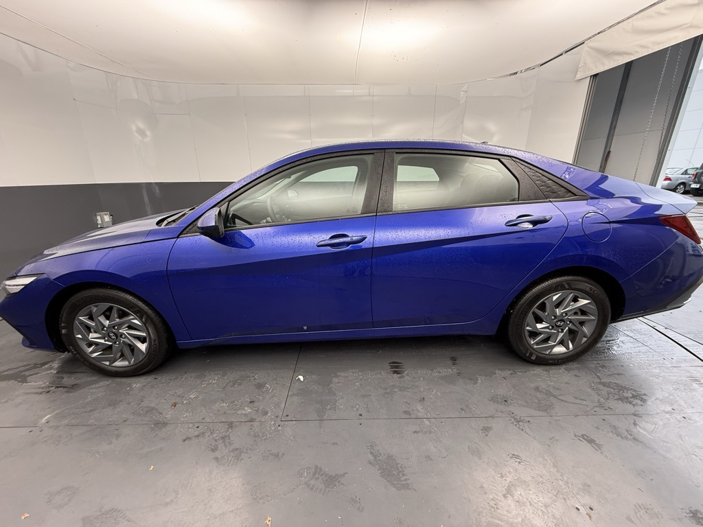 2024 Hyundai Elantra SEL photo 4