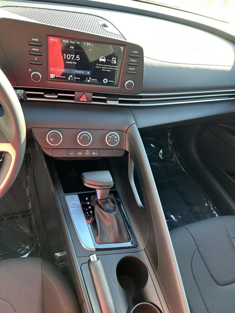 2025 Hyundai Elantra SE photo 17