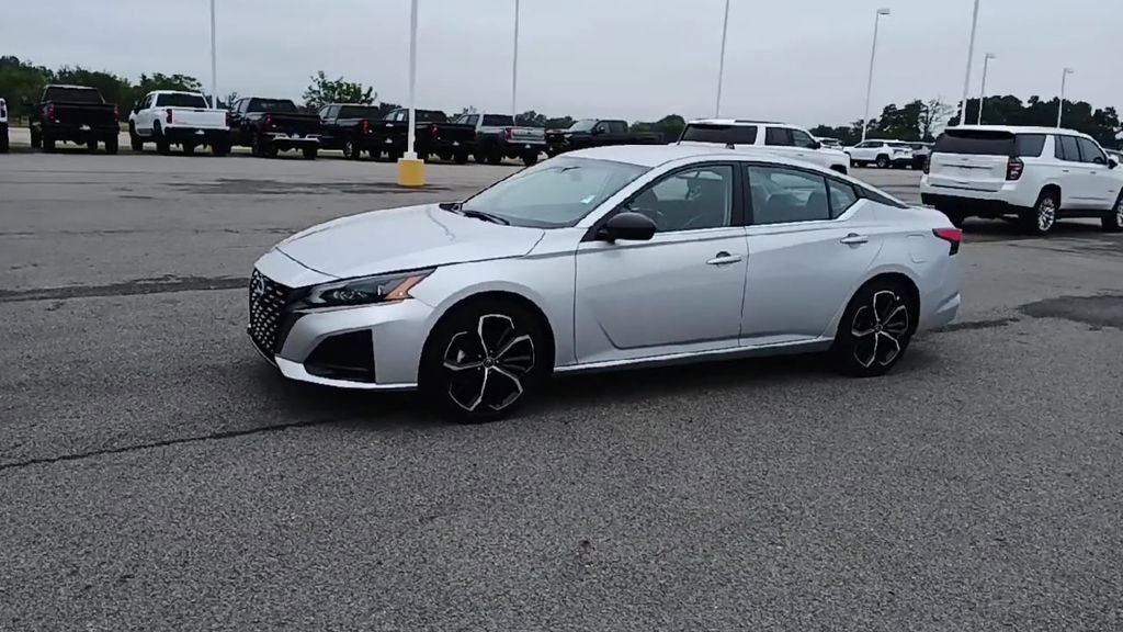2024 Nissan Altima 2.5 SR photo 4