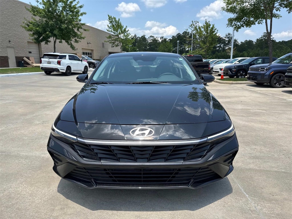 2025 Hyundai Elantra Hybrid photo 2