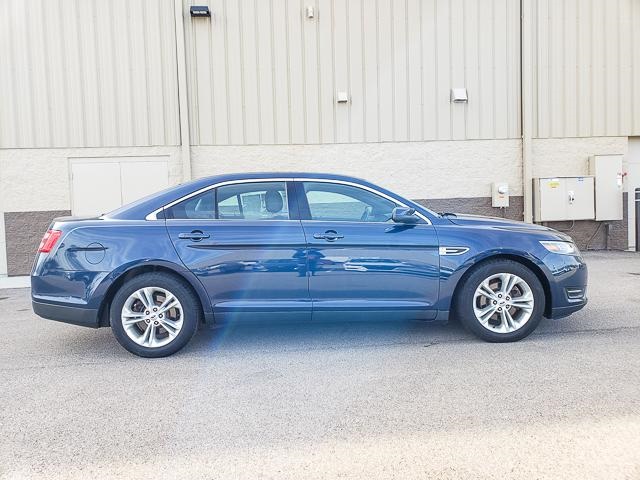 2016 Ford Taurus SEL photo 3