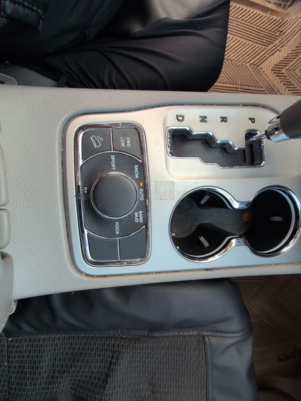 2011 Jeep Grand Cherokee Laredo photo 13