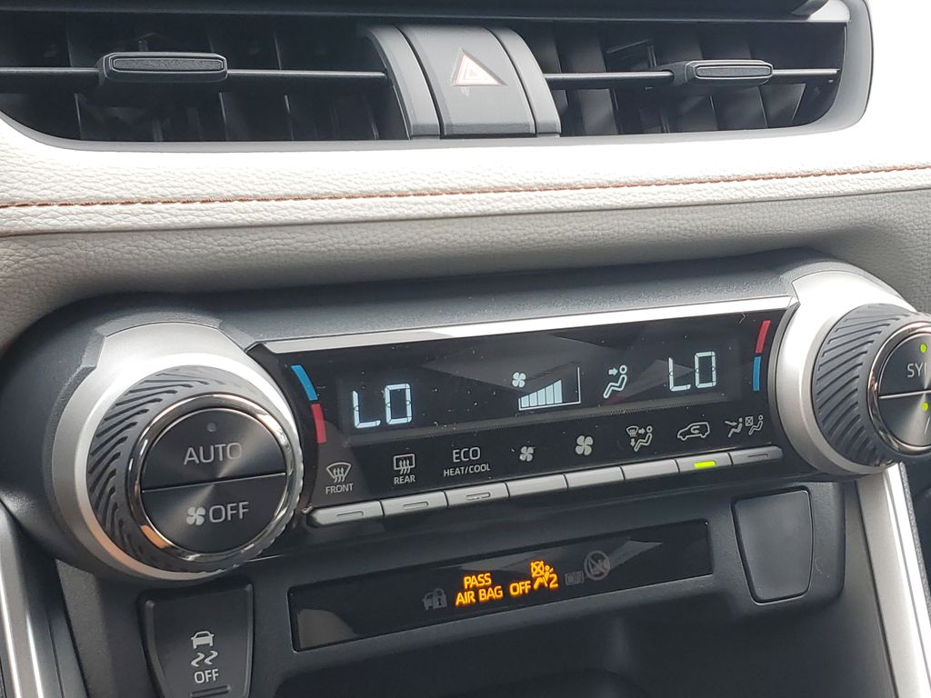 2025 Toyota RAV4 Hybrid XLE photo 22
