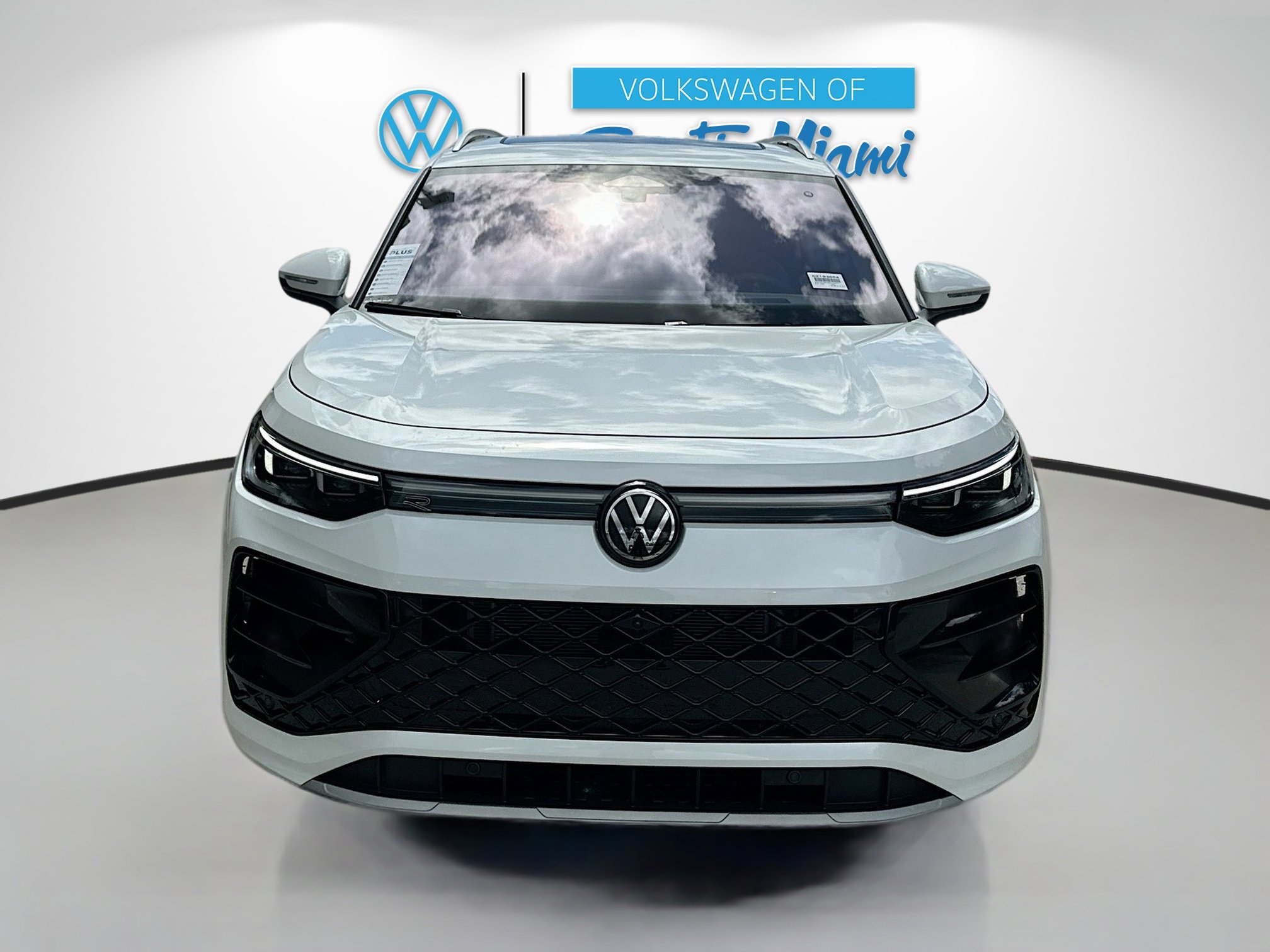 2025 Volkswagen Tiguan SEL R-Line Black photo 2