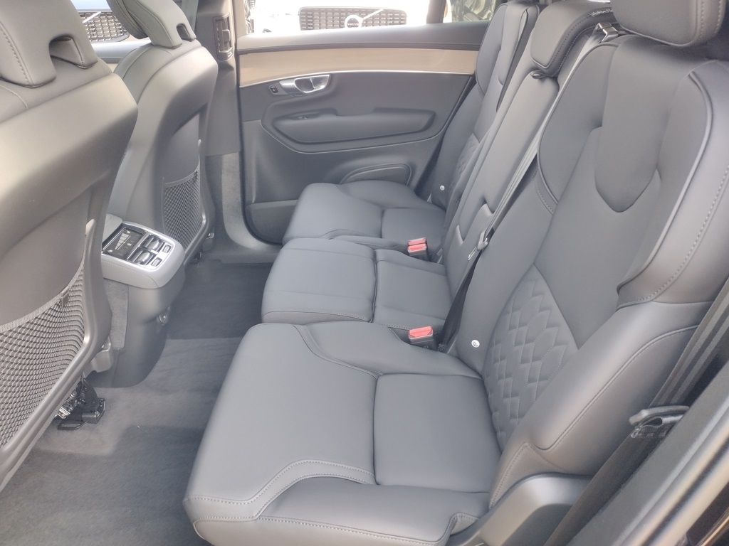 2025 VOLVO XC90 - Image 18