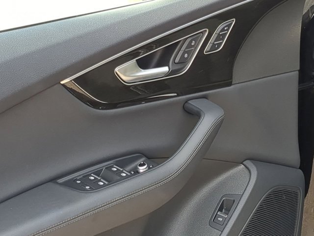 2024 Audi Q7 45 Premium Plus photo 12