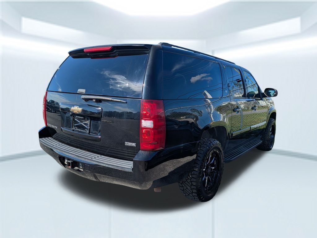 2007 Chevrolet Suburban 1500 LT photo 4