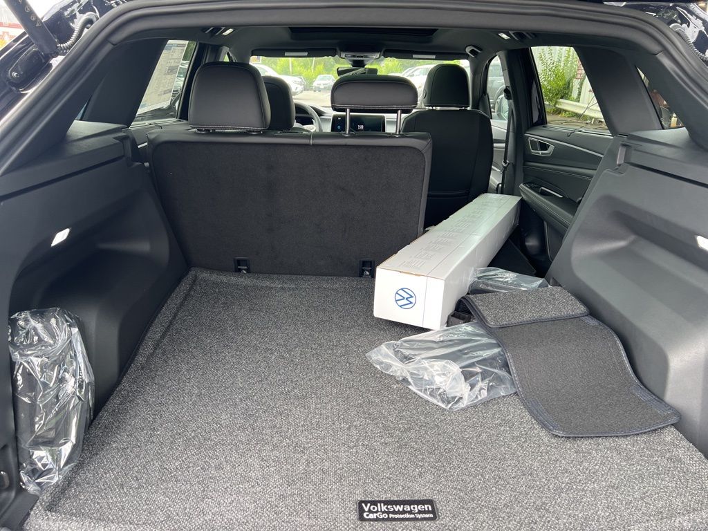 2026 Volkswagen Atlas Cross Sport SEL R-Line photo 10