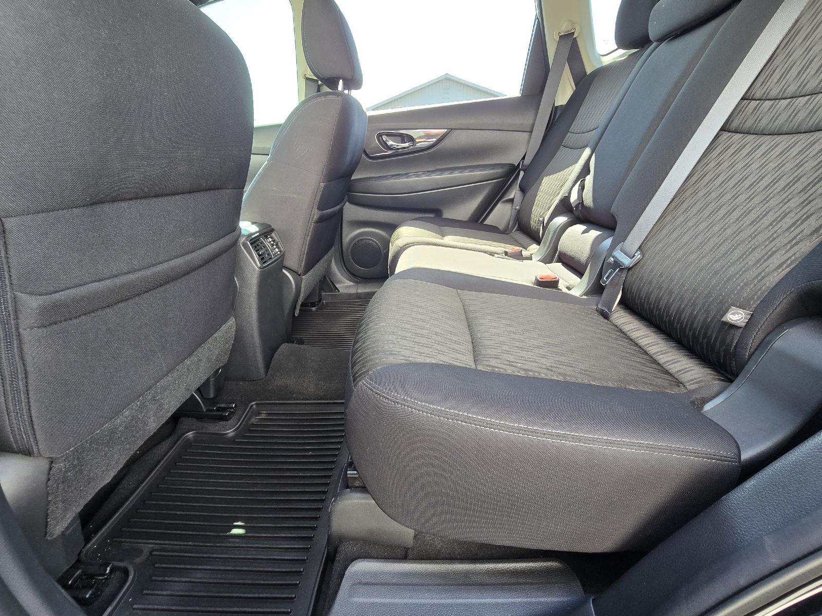 2017 Nissan Rogue SV photo 26