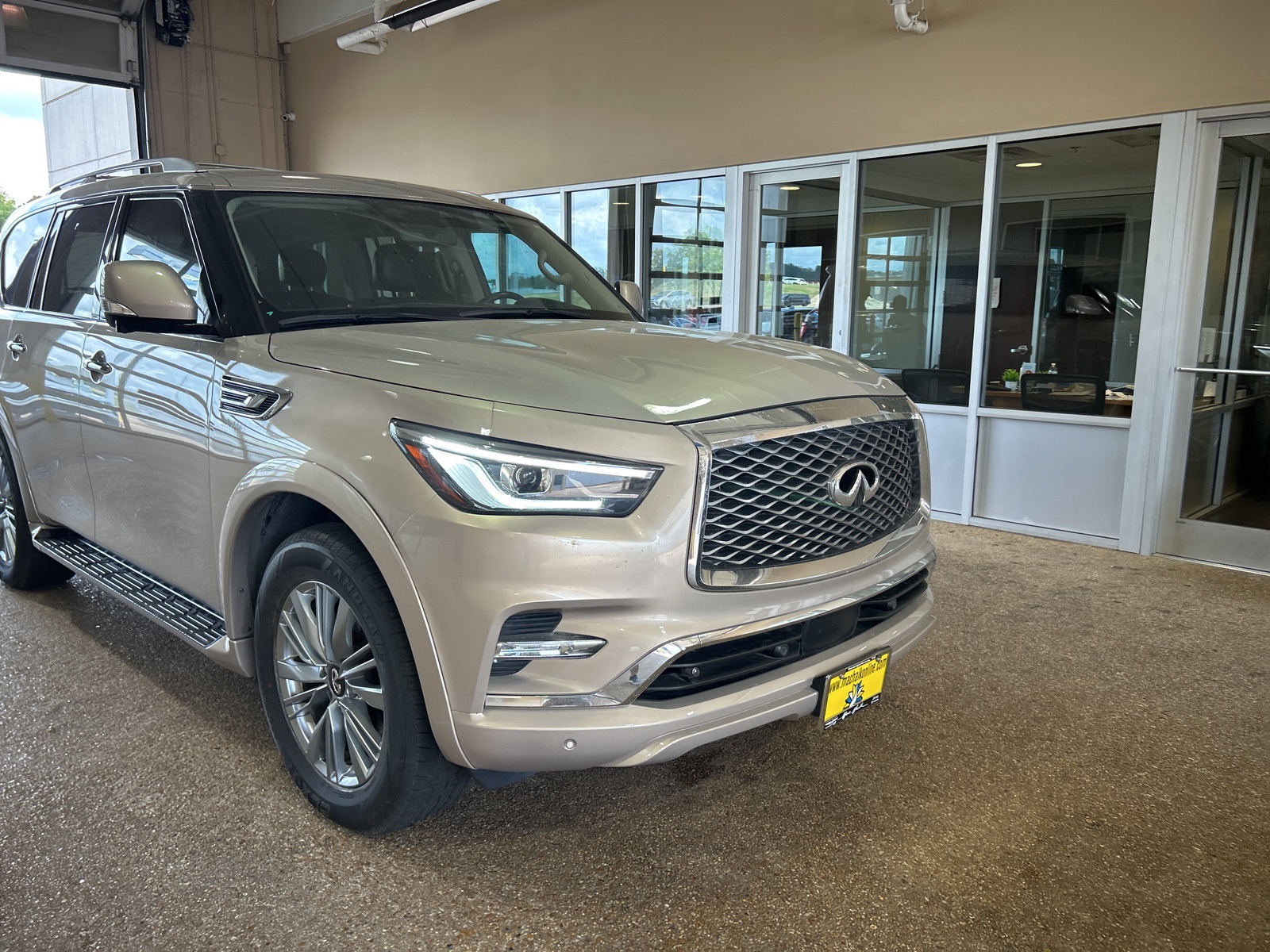 2021 Infiniti QX80 Luxe photo 26